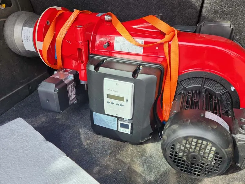 Quemador Weishaupt nuevo preparado para un cambio de combustible
