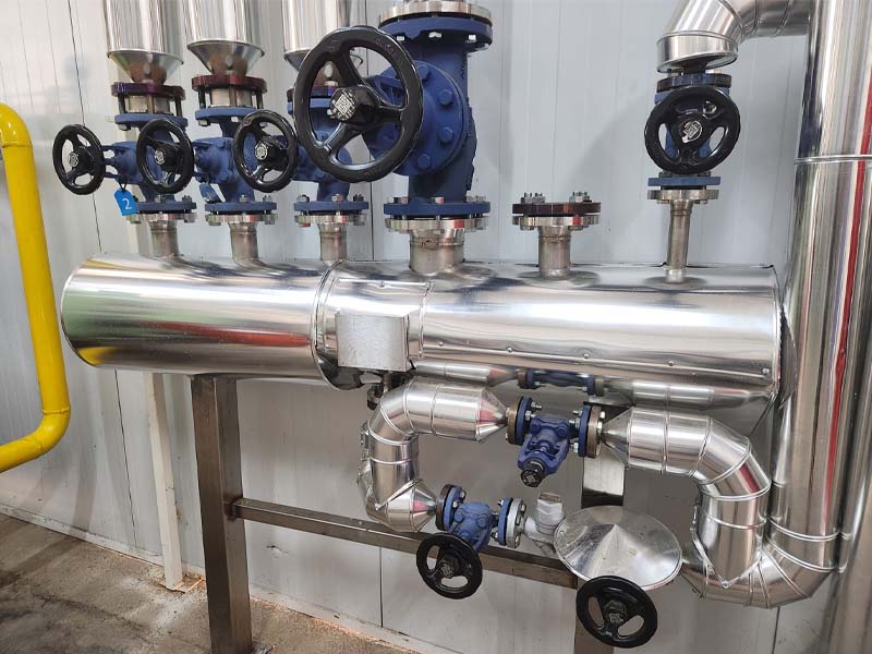 Aislamiento de la Instalación de vapor y colector. Lana de roca y acabado en aluminio