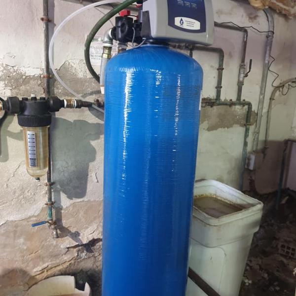 Cambio de descalcificador cronometrico por volumetrico ZECRON.Distribuidores