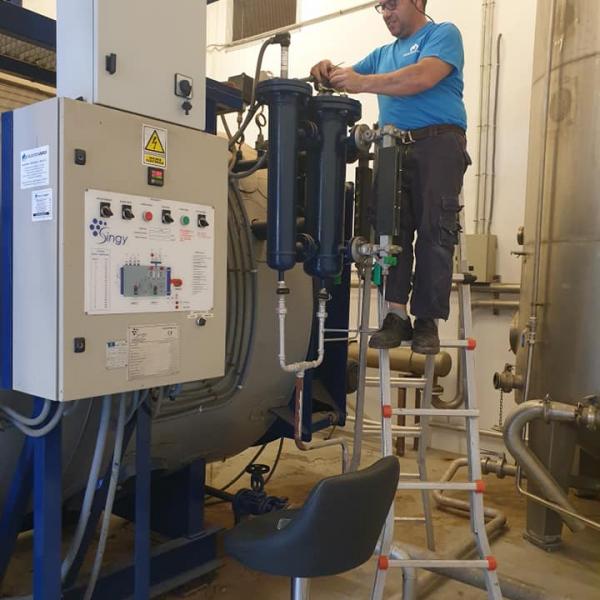 Reparación de caldera en bodega
